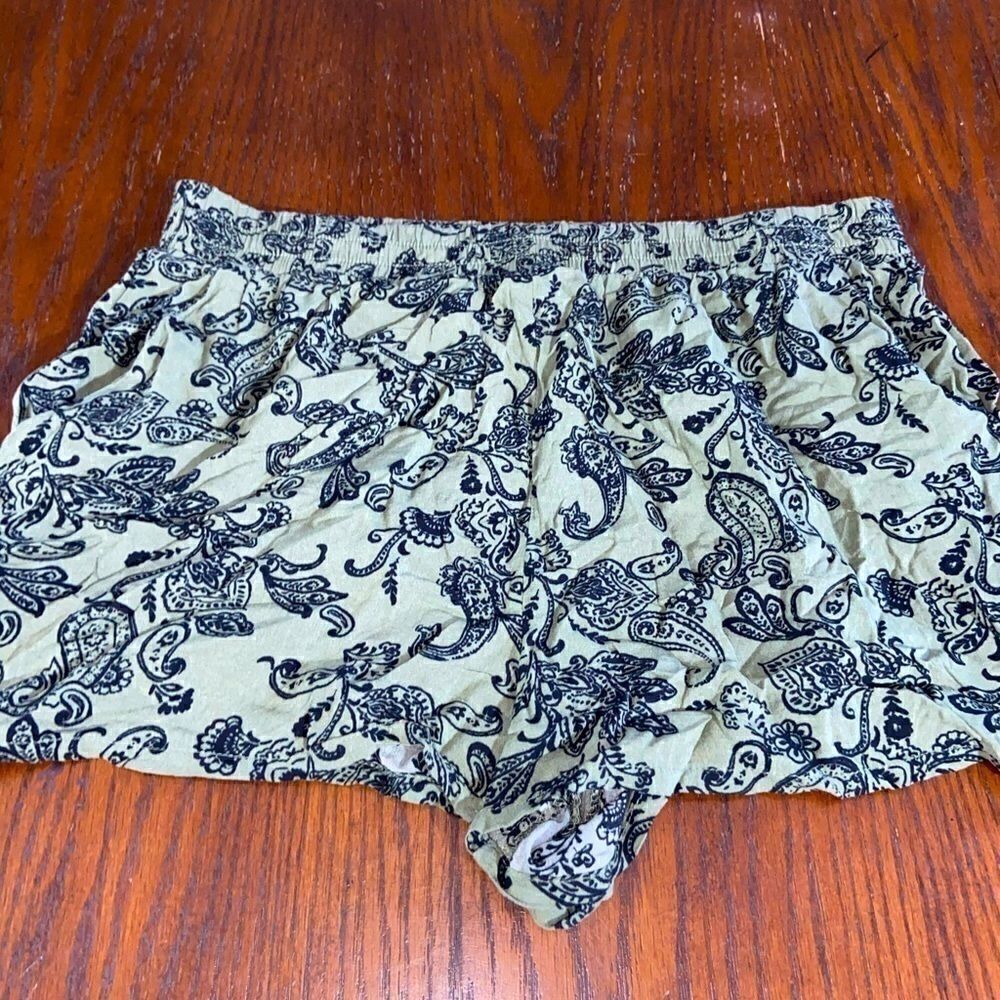 Forever 21 Olive Green Paisley Print Women's Shorts